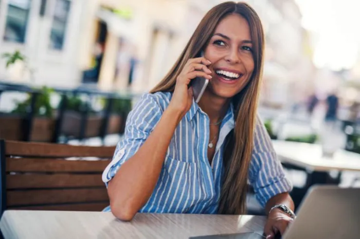 Choose whether to receive a video or phone call