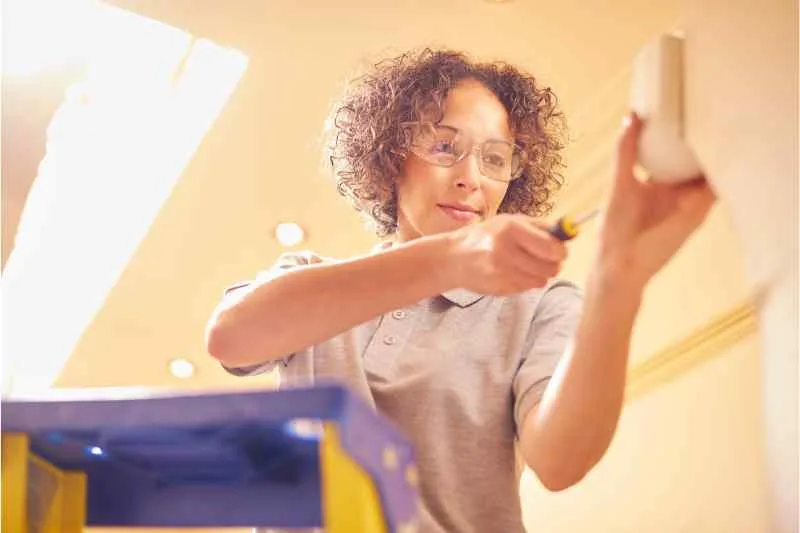 Intercom Dealer Guide: Picking the Best Dealer & Program