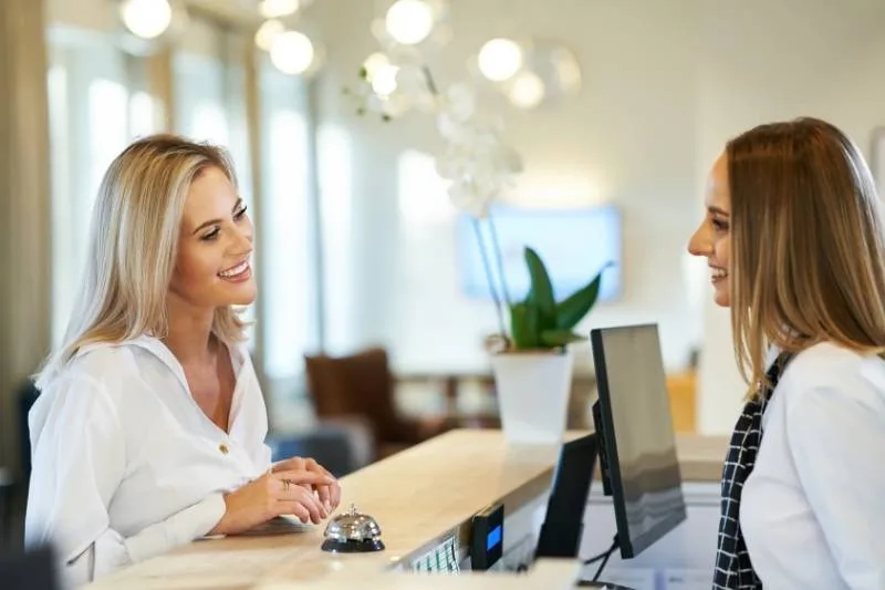 Visitor Management Systems vs. Staffed Front Desks: Discover the Differences