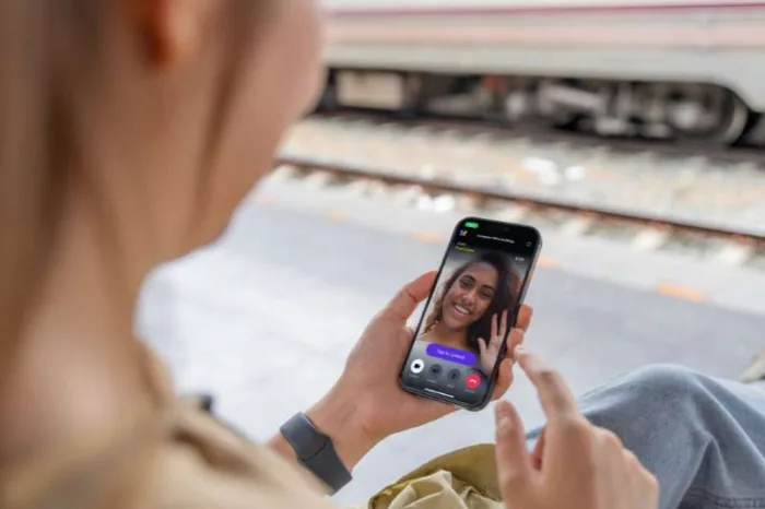 How does mobile access control work?