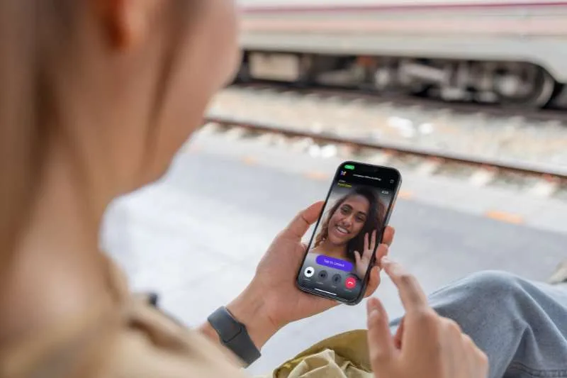 How does mobile access control work?